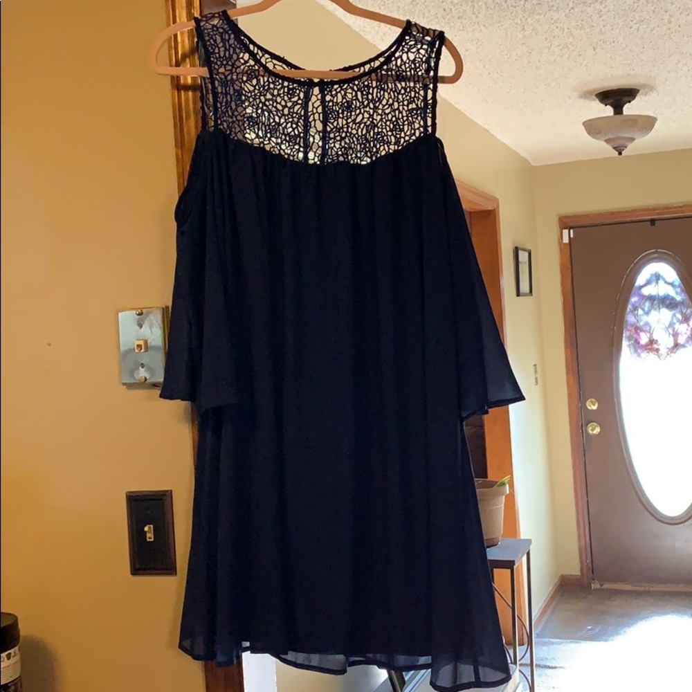Navy cold shoulder dress!